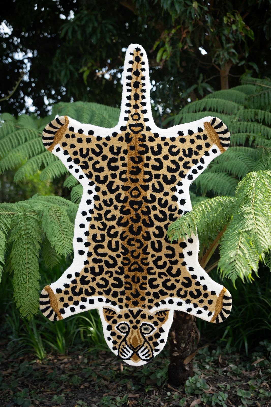 Leopard shaped hand tufted leopard printed rug